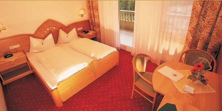 Hotel Maria Theresia Силандро Экстерьер фото